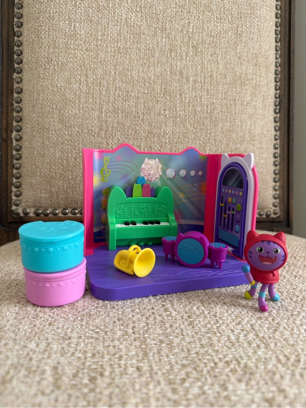 Gabby’s Dollhouse Groovy Music Room Playset with DJ Catnip figure and instrument